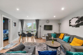 3BR-Sleeps8-CanaryWharf-CinemaBedroom